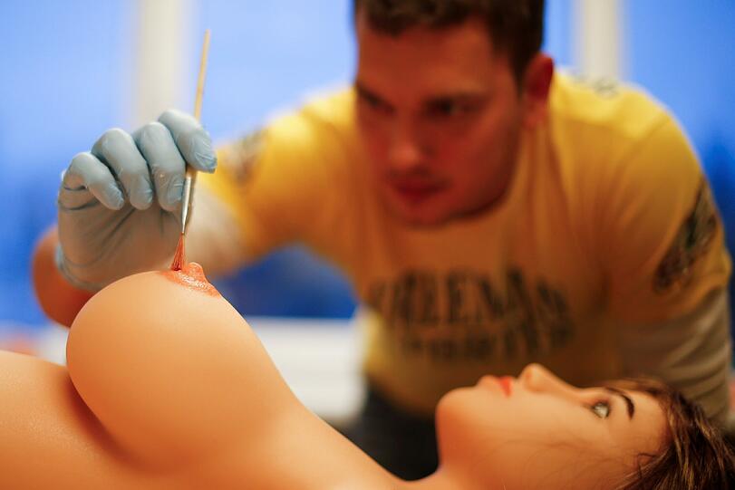 Ein Besuch beim Liebespuppenhersteller: Hier entsteht die Sexpuppe Leeloo