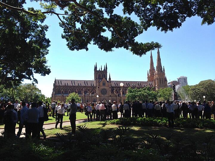 Sydney im Ausnahmezustand: Ein Islamist hat in einem Cafe ca. 30 Menschen als Geisel genommen. Hunderte Polizisten sind im Einsatz.