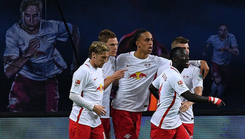 Leipzigs (v.l.) Emil Forsberg, Marcel Halstenberg, Torschütze Yussuf Poulsen, Naby Keita und Timo Werner freuen sich über das 2:1. Leipzigs (v.l.) Emil Forsberg, Marcel Halstenberg, Torschütze Yussuf Poulsen, Naby Keita und Timo Werner freuen sich über das 2:1.
