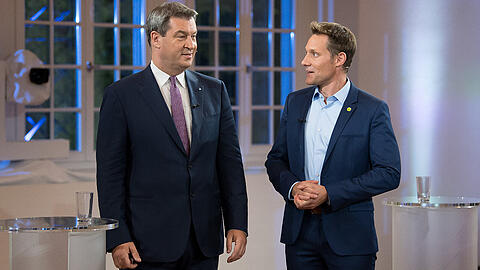 Die Gräben zwischen CSU und Grünen sind tief: Als sich Regierungschef Markus Söder (links) und Grünen-Spitzenkandidat Ludwig Hartmann im Bayerischen Fernsehen duellierten, ging es teils heftig zur Sache.