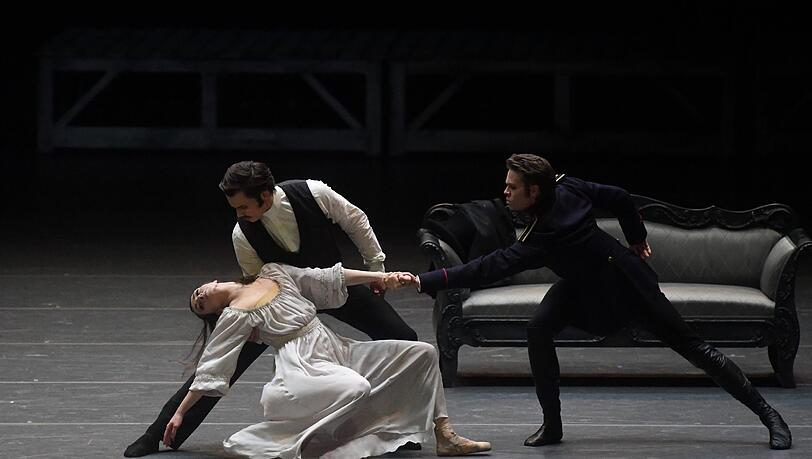 Szenen aus Christian Spucks "Anna Karenina" im Nationaltheater. Szenen aus Christian Spucks "Anna Karenina" im Nationaltheater.