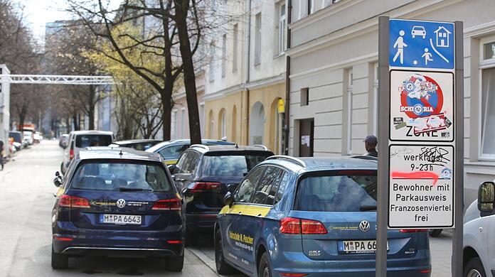 Verkehrsberuhigt für spielende Kinder? Nun ja, zumindest das Schild in der Lothringer Straße sieht danach aus.