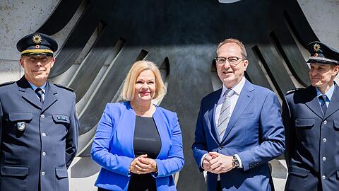 Ex-Bundesinnenministerin Nancy Faeser (SPD), hier bei ihrer Amtsübergabe an Alexander Dobrindt (CSU), hatte sich zum Bundesaufnahmeprogramm mit der damaligen Außenministerin, Annalena Baerbock (Grüne) abgestimmt. (Archivfoto)