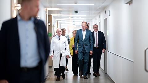 Die Finanzierung des Gesundheitssystems war auch Thema beim Besuch von Bundeskanzler Merz im Alfried-Krupp-Krankenhaus in Essen.