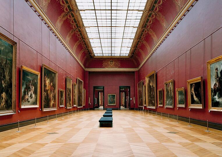 Candida Höfers Blick ins „Musée du Louvre Paris XVI“ von 2006.