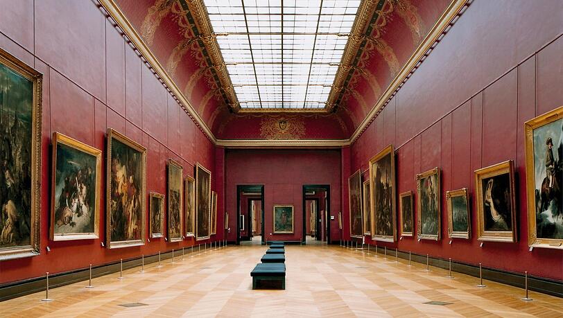 Candida Höfers Blick ins „Musée du Louvre Paris XVI“ von 2006.