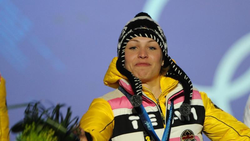 Biathletin Magdalena Neuner bei der Siegerehrung in Whistler. Biathletin Magdalena Neuner bei der Siegerehrung in Whistler.