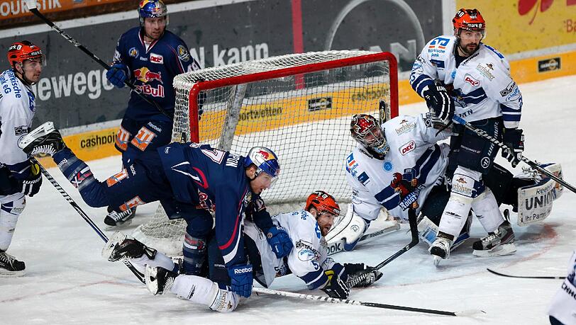 Alles auf Angriff: Vier Tore schoss der EHC gegen Iserlohn. Alles auf Angriff: Vier Tore schoss der EHC gegen Iserlohn.
