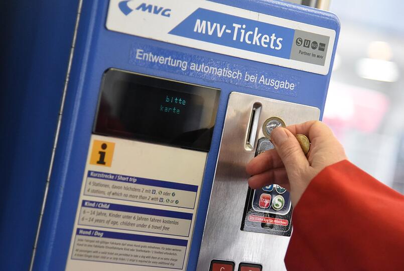 Wie schnell muss man sein Ticket vorzeigen, bevor es eine Strafe gibt?