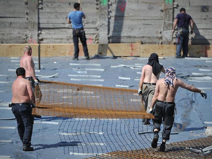 Arbeit auf einer Baustelle in Berlin.