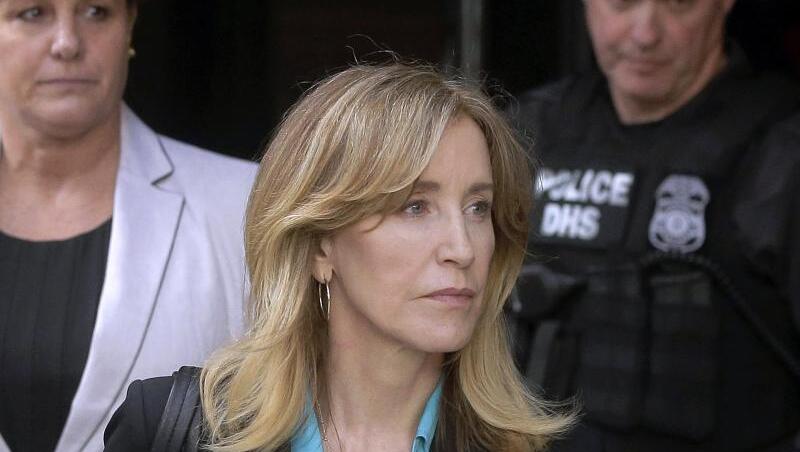 Felicity Huffman übernimmt die volle Verantwortung für ihr Handeln. Felicity Huffman übernimmt die volle Verantwortung für ihr Handeln.