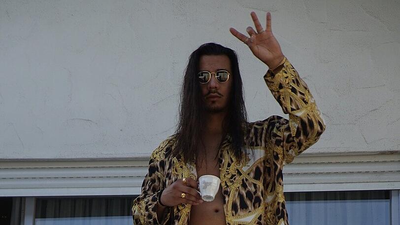 Der deutsche Rapper Apache 207 ist kräftig angesagt
