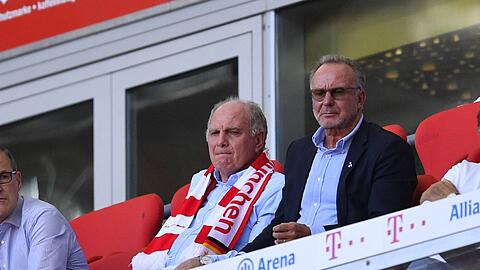 Uli Hoeneß (l.) und Karl-Heinz Rummenigge gehören zur Transfer-Task-Force des FC Bayern, die den Umbruch in diesem Sommer vornimmt.