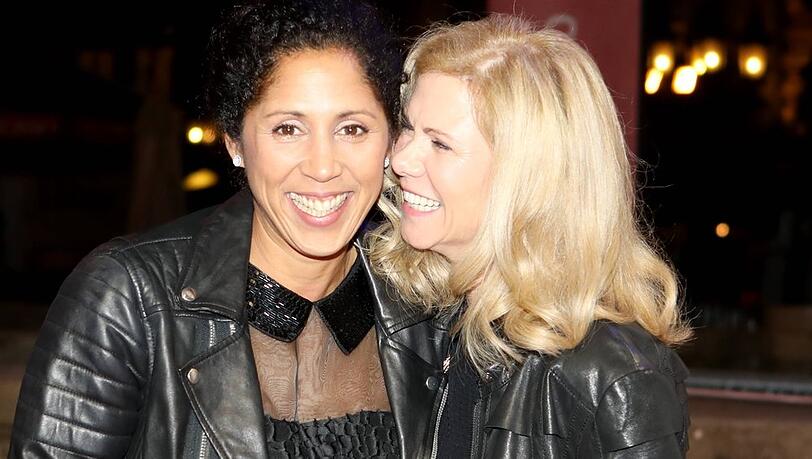 Steffi Jones (l.) mit ihrer Frau Nicole.