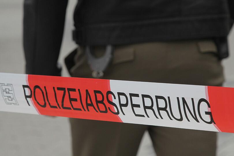 Der Täter bedrohte die drei Angestellten...