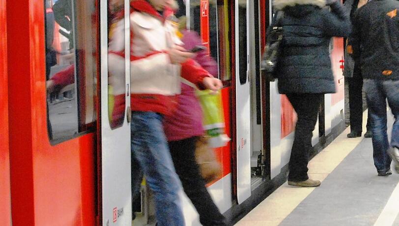 Gegen die 60-Jährige - sie ist nach eigenen Angaben Nichtraucherin und findet Rauchen gefährlich - wird wegen gefährlicher Körperverletzung ermittelt. (Symbolbild)