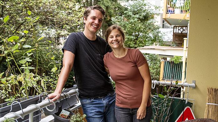 Nora K. (30) und Dominik M. (31): Das Paar wohnt in einer 70 Quadratmeter großen Zweizimmerwohnung mit Wohnküche und Balkon in der Schleißheimer Straße.