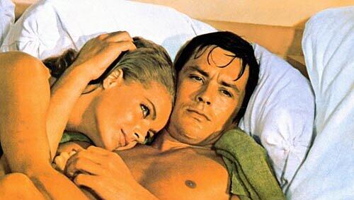 Hier teilen sich Romy Schneider und Alain Delon das Bett. Vielleicht hätte es auch ihrer Beziehung gut getan, hätten sie öfter mal getrennt geschlafen. Hier teilen sich Romy Schneider und Alain Delon das Bett. Vielleicht hätte es auch ihrer Beziehung gut getan, hätten sie öfter mal getrennt geschlafen.