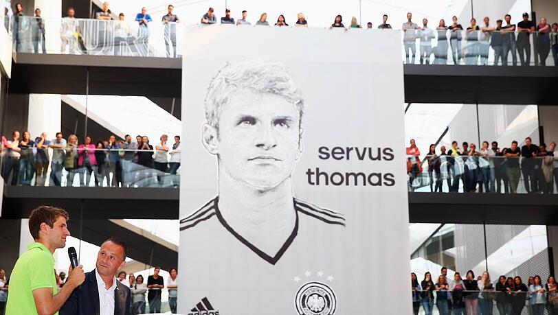 Erhielt den Silbernen Ball und den Silbernen Schuh von Bruder Simon: Thomas Müller. Erhielt den Silbernen Ball und den Silbernen Schuh von Bruder Simon: Thomas Müller.