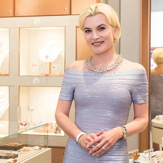 Kriemhild Siegel, Cathy Fischer und Doreen Dietel: Die Promis schauen beim Candezza-Store vorbei. Die Bilder...