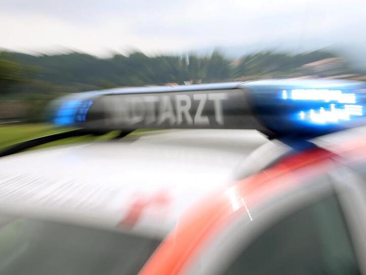 Ein Notarzteinsatzfahrzeug. Foto: Stephan Jansen/dpa/Symbolbild