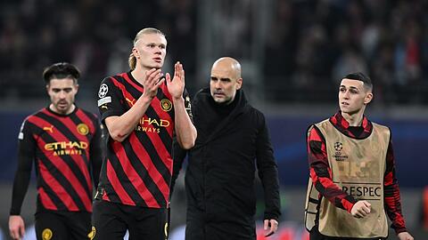 Wird er fit bis zum Champions-League-Gipfel gegen den FC Bayern am 11. April? Manchester Citys Erling Haaland (2.v.l.).