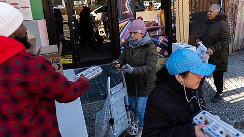 Im März kletterte der Supermarktpreis laut Statistik auf 6,23 Dollar für ein Dutzend Eier. (Archivbild)