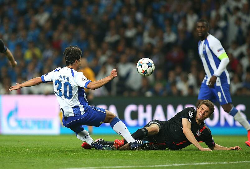 15. April - Aus der Traum?: 1:3 verlieren die Bayern im Viertelfinale in Porto. Ricardo Quaresma trifft doppelt. Die Portugiesen nutzen Patzer von Xabi Alonso, Jerome Boateng und Dante. Durch das Auswärtstor von Thiago scheinen die Champions-League-Titelträume nicht ausgeträumt, aber sehr in Gefahr.