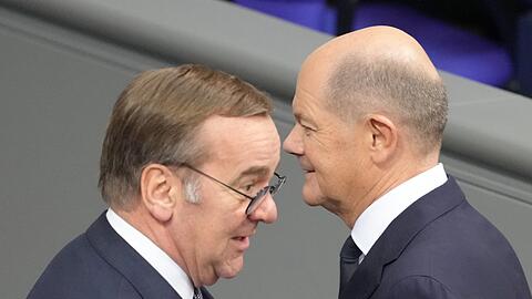 Es kann nur einen K-Kandidaten der SPD geben: Bleibt es bei Bundeskanzler Olaf Scholz (r.) - oder wird es Verteidigungsminister Boris Pistorius?