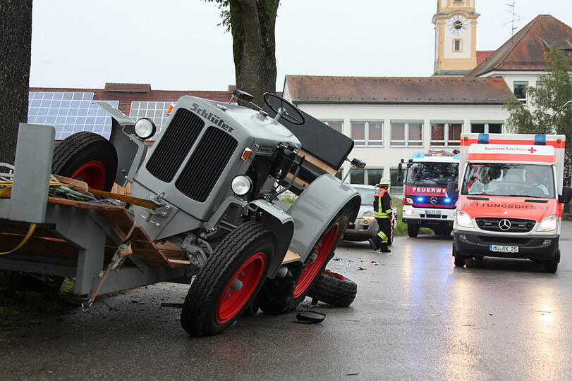 Crash mit Traktor: Die Bilder.