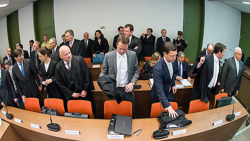 Die Anwälte und Angeklagten beim Prozessauftakt am Dienstag in München. Die Anwälte und Angeklagten beim Prozessauftakt am Dienstag in München.