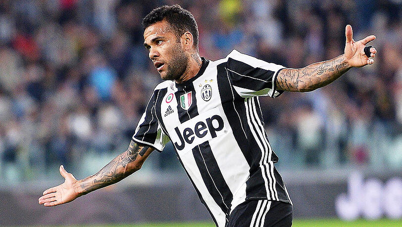 Wird jetzt mit Manchester City in Verbindung gebracht: Dani Alves. Wird jetzt mit Manchester City in Verbindung gebracht: Dani Alves.