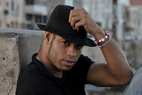 Thematisiert in seinen Kompositionen schwierige Lebensentscheidungen: Jazz-Pianist Roberto Fonseca aus Kuba.