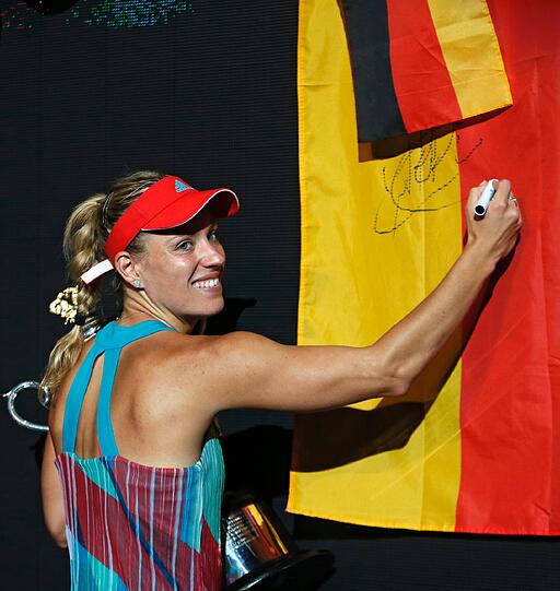 "Ich bin ein Grand-Slam-Champion, das klingt so verrückt", sagte Angelique Kerber nach dem 6:4, 3:6, 6:4 im Finale der Australian Open gegen Titelverteidigerin Serena Williams (USA). Die Bilder des Wahnsinns-Finale...
