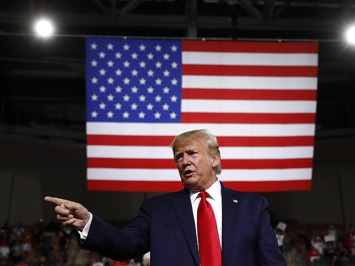 Donald Trump will die für Anfang Oktober angekündigte Anhebung der Strafzölle auf chinesische Importe verschieben.