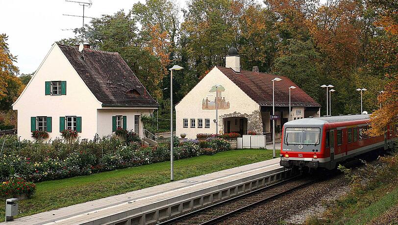 Der kleine Bahnhof vom Kloster St. Ottilien. Der kleine Bahnhof vom Kloster St. Ottilien.