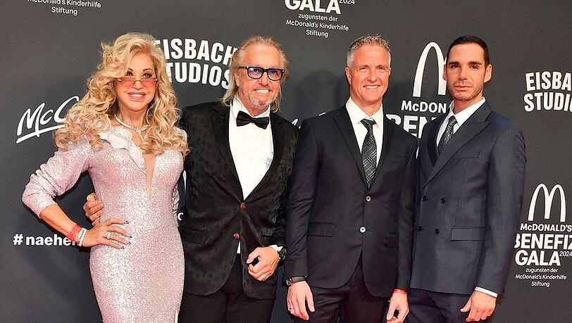 Carmen Geiss, Robert Geiss, Ralf Schumacher und Étienne Bousquet-Cassagne (v.l.) bei einer Benefiz-Gala 2024. Carmen Geiss, Robert Geiss, Ralf Schumacher und Étienne Bousquet-Cassagne (v.l.) bei einer Benefiz-Gala 2024.