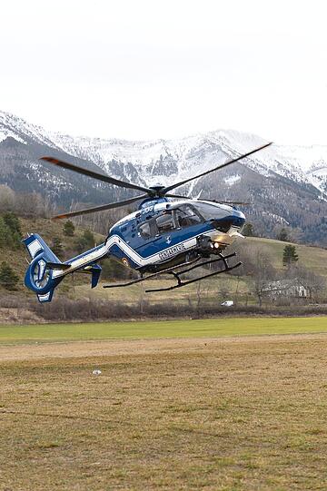 Ein Trümmerfeld: Die Bergungsarbeiten nach dem Absturz der Airbus-Machine von Germanwings werden Tage und Wochen dauern. Die Bilder...