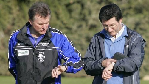 Dieses Mal gehen die Uhren anders, und zwar in Richtung Bundesliga: Trainer Benno Möhlmann und Präsident Helmut Hack (r.) haben heuer große Ziele. Dieses Mal gehen die Uhren anders, und zwar in Richtung Bundesliga: Trainer Benno Möhlmann und Präsident Helmut Hack (r.) haben heuer große Ziele.