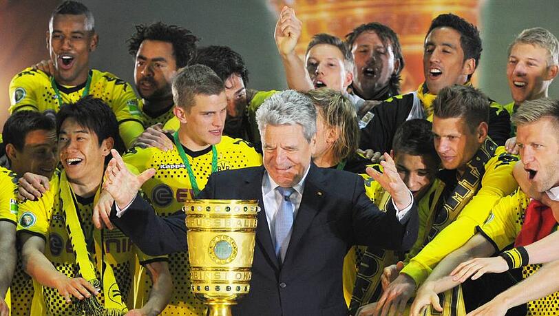 Da tanzte sogar der Bundespräsident: Joachim Gauck im Mai 2012. Da tanzte sogar der Bundespräsident: Joachim Gauck im Mai 2012.