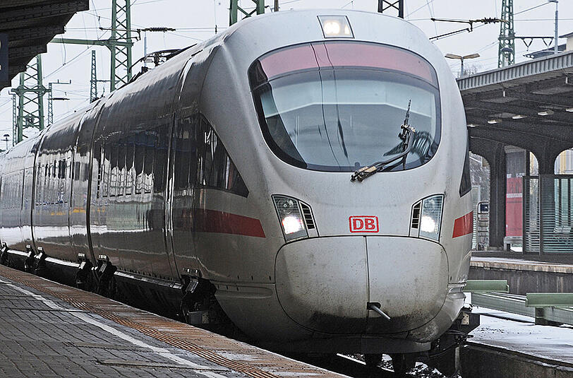 Mit ihrem Plan, den ICE zu entern, kamen die Regionalzug-Fahrgäste nicht weit. (Symbolbild)