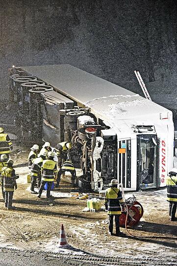 Freiwillige und Berufsfeuerwehr waren im Einsatz.