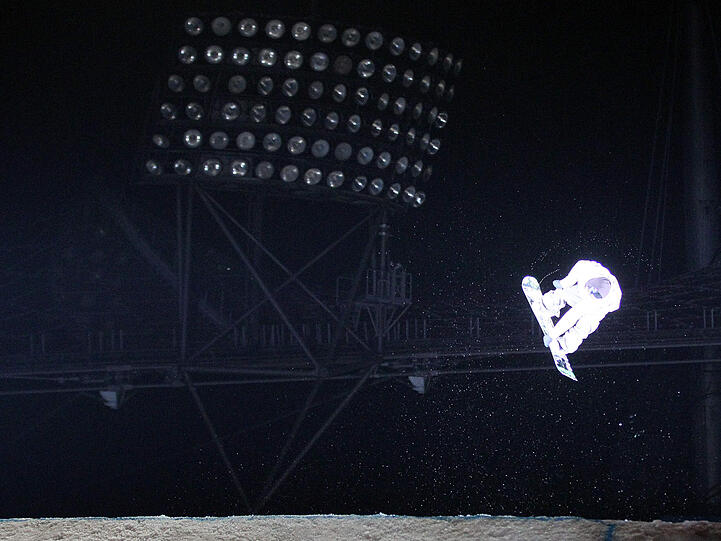 Ein Spektakel der besonderen Art: Im Münchner Olympiastadion sahen 16.500 Zuschauer die besten Snowboarder und ihre gewagten Sprünge.