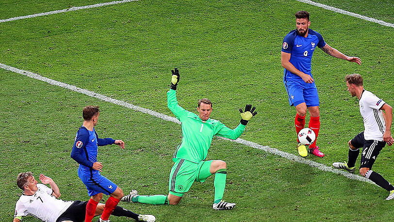 Antoine Griezmann zerstört mit dem 2:0 für Frankreich die deutschen EM-Träume. Antoine Griezmann zerstört mit dem 2:0 für Frankreich die deutschen EM-Träume.