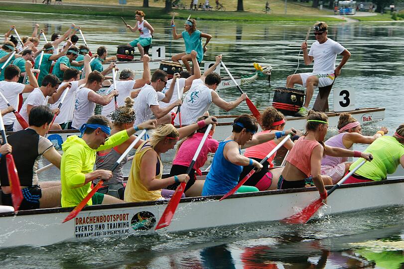 Im Rhythmus der Trommler: die Drachenboote.
