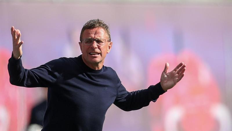 Leipzigs RB-Trainer und Sportdirektor Ralf Rangnick breitet an der Seitenlinie die Arme aus. Foto: Jan Woitas/Archivbild Leipzigs RB-Trainer und Sportdirektor Ralf Rangnick breitet an der Seitenlinie die Arme aus. Foto: Jan Woitas/Archivbild