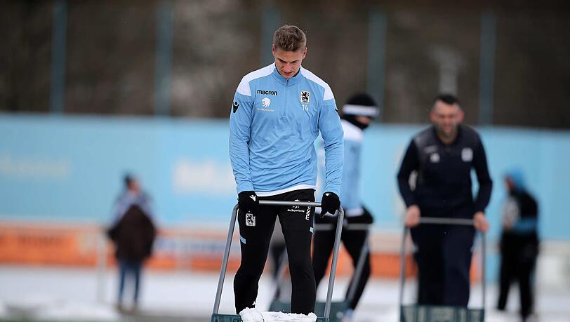 Fällt das Heimspiel des TSV 1860 gegen den VfR Garching auch dem Wintereinbruch zum Opfer? Fällt das Heimspiel des TSV 1860 gegen den VfR Garching auch dem Wintereinbruch zum Opfer?
