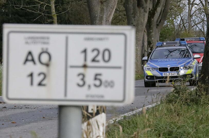 Ein 27-jähriger Student stirbt nach Aufprall gegen Baum.