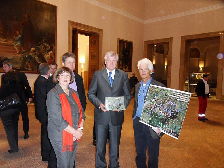 Ingeborg Michelfeit, hier mit Ministerpräsident Horst Seehofer.