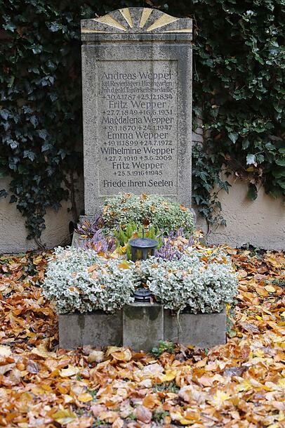 Letzte Ruhe: Das Familiengrab auf dem Winthirfriedhof in Neuhausen. Letzte Ruhe: Das Familiengrab auf dem Winthirfriedhof in Neuhausen.